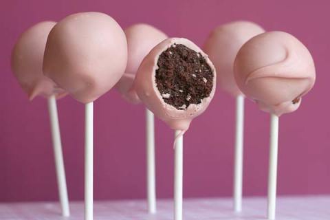 royal wedding cake pops. Cake pops are tiny cakes (the